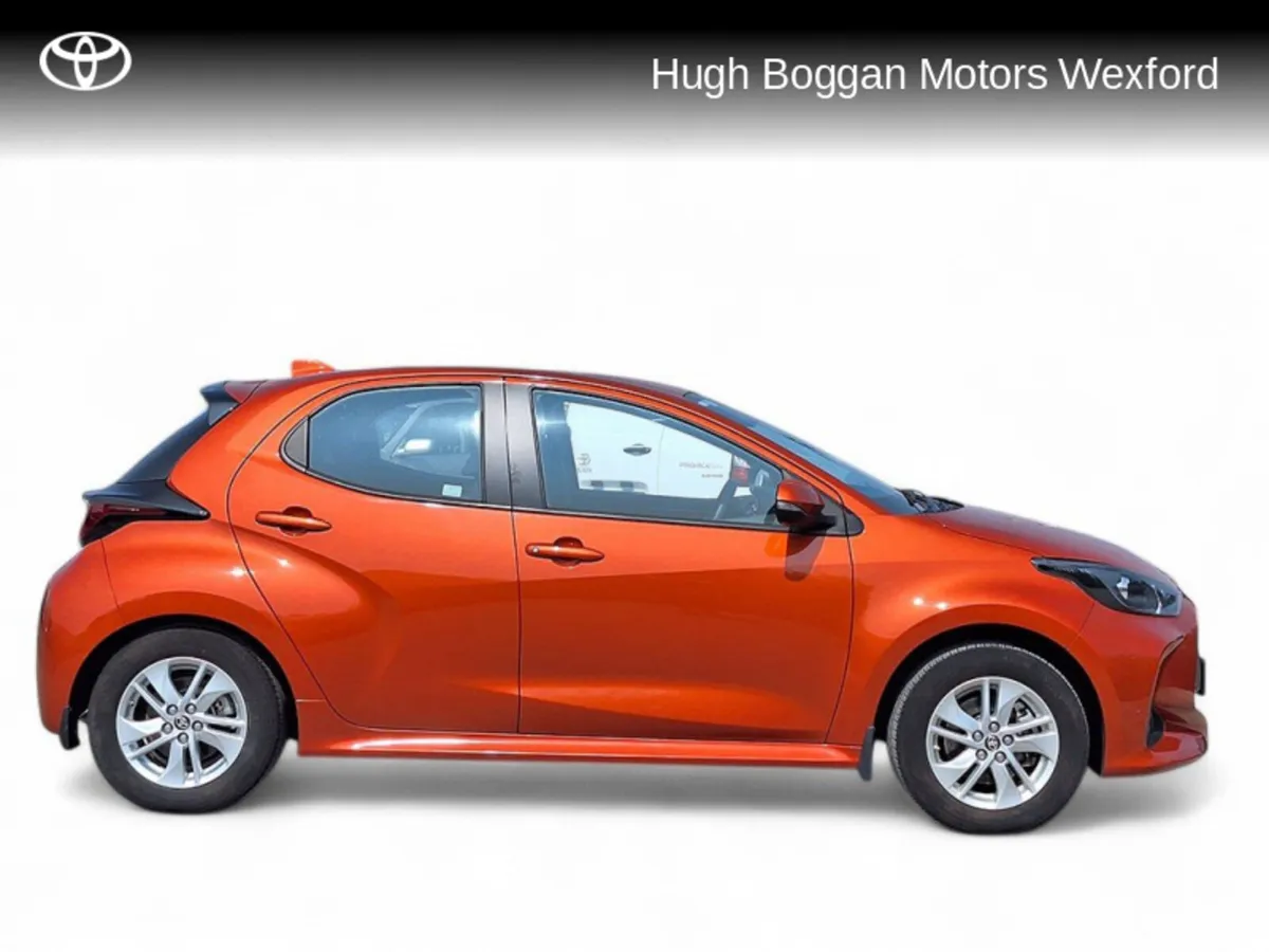 Toyota Yaris HYBRID LUNA ONLY 15000KMS!! - Image 3