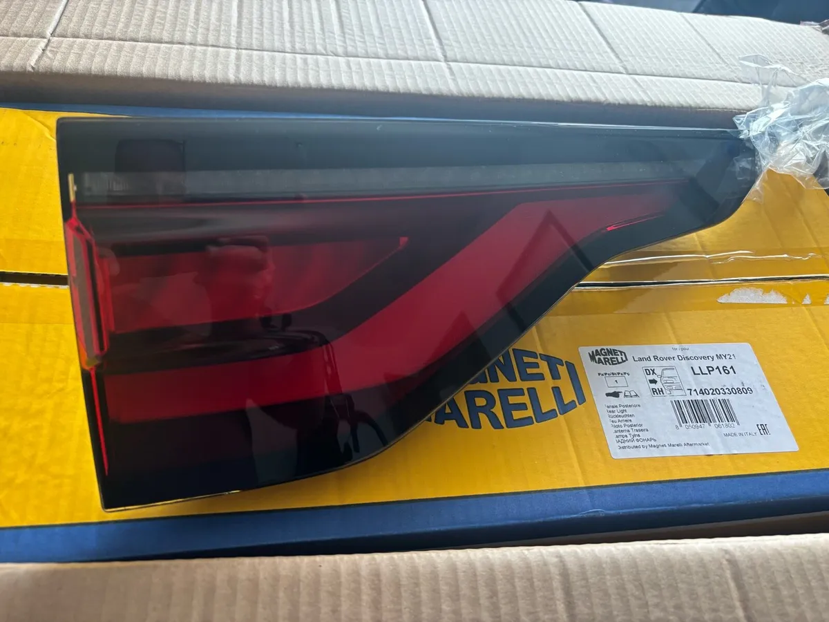 Rear tail light RH Land Rover discovery 5 - Image 2