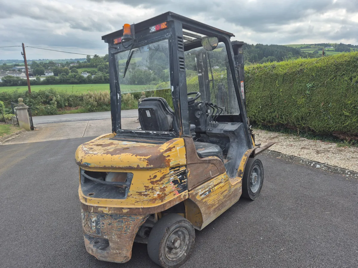 CATERPILLAR / MITSUBISHI  2.5 TONE FORKLIFT TRADE - Image 2