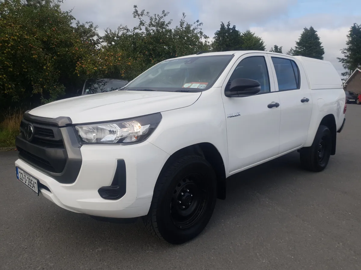 Toyota Hilux 2022 Double cab dlx - Image 2