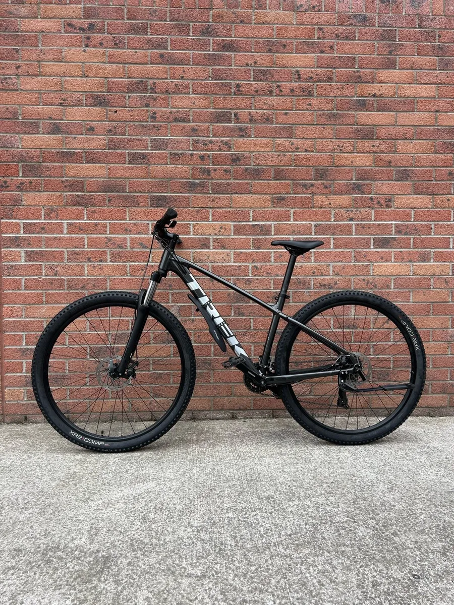 Trek Marlin 4 Mountain Bike - Image 1