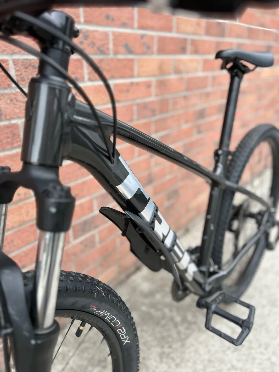 Trek Marlin 4 Mountain Bike - Image 3