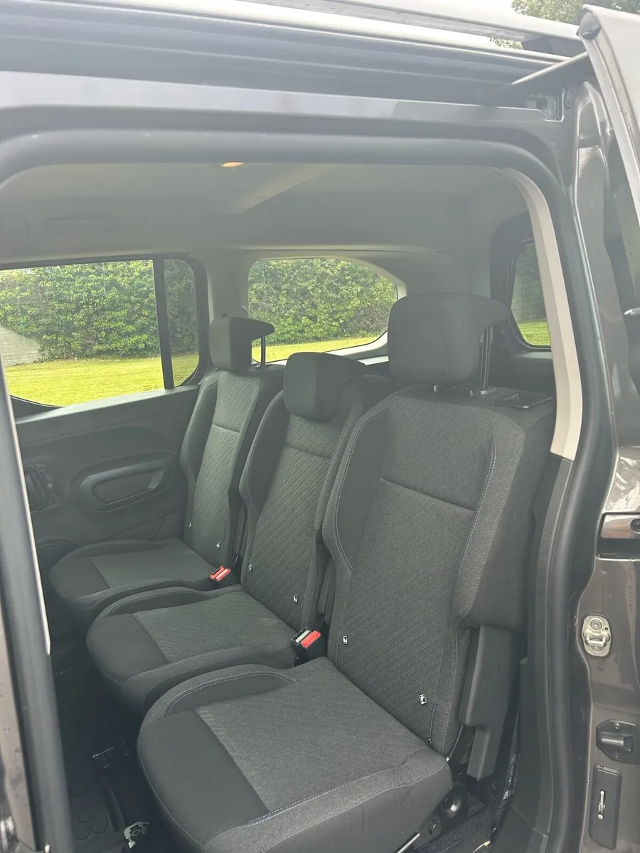 Peugeot Rifter WAV taxi rent - Image 4