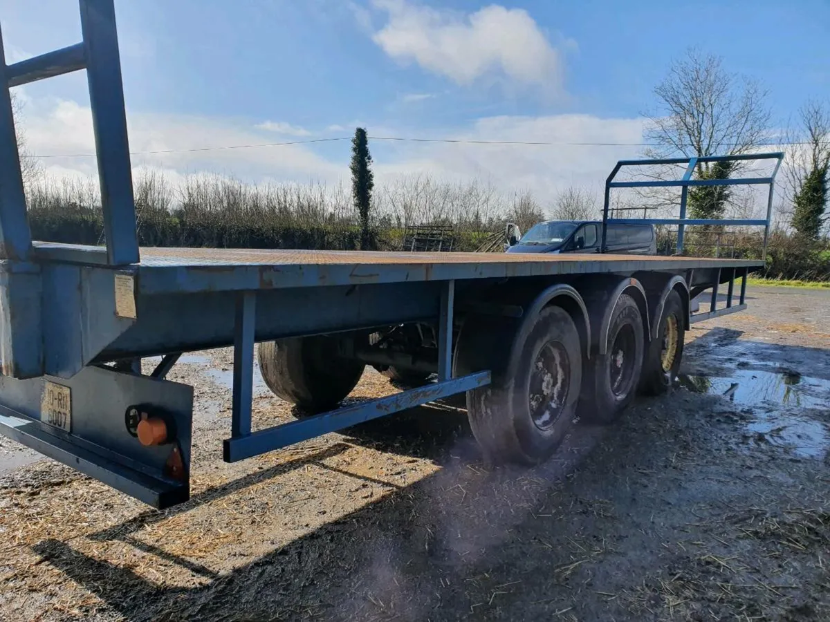 Bale tailer - Image 1