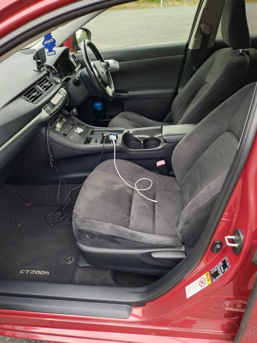 🚗 For Sale: 2011 Lexus CT200h 1.8L Hybrid - Image 4