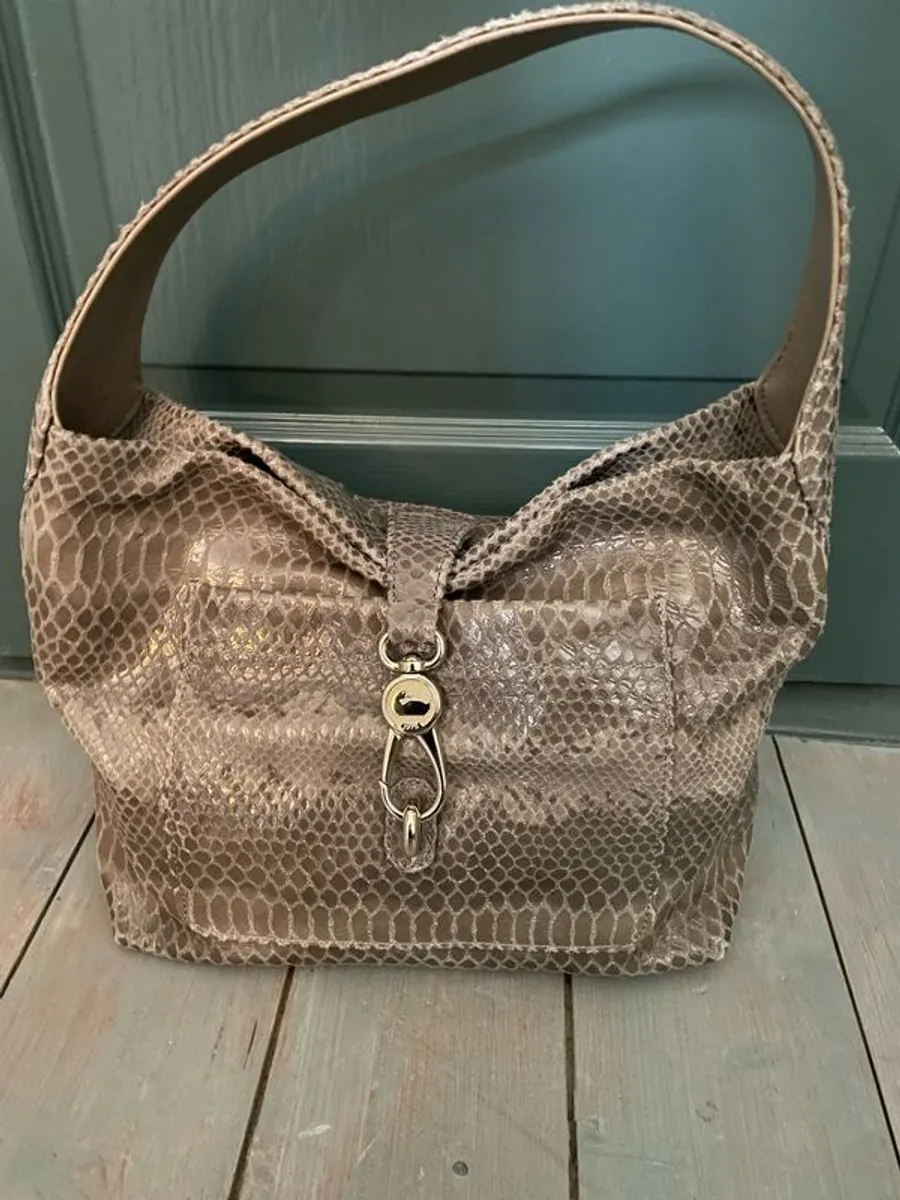 Dooney and Bourke lizard embossed leather vintage bag - Image 3