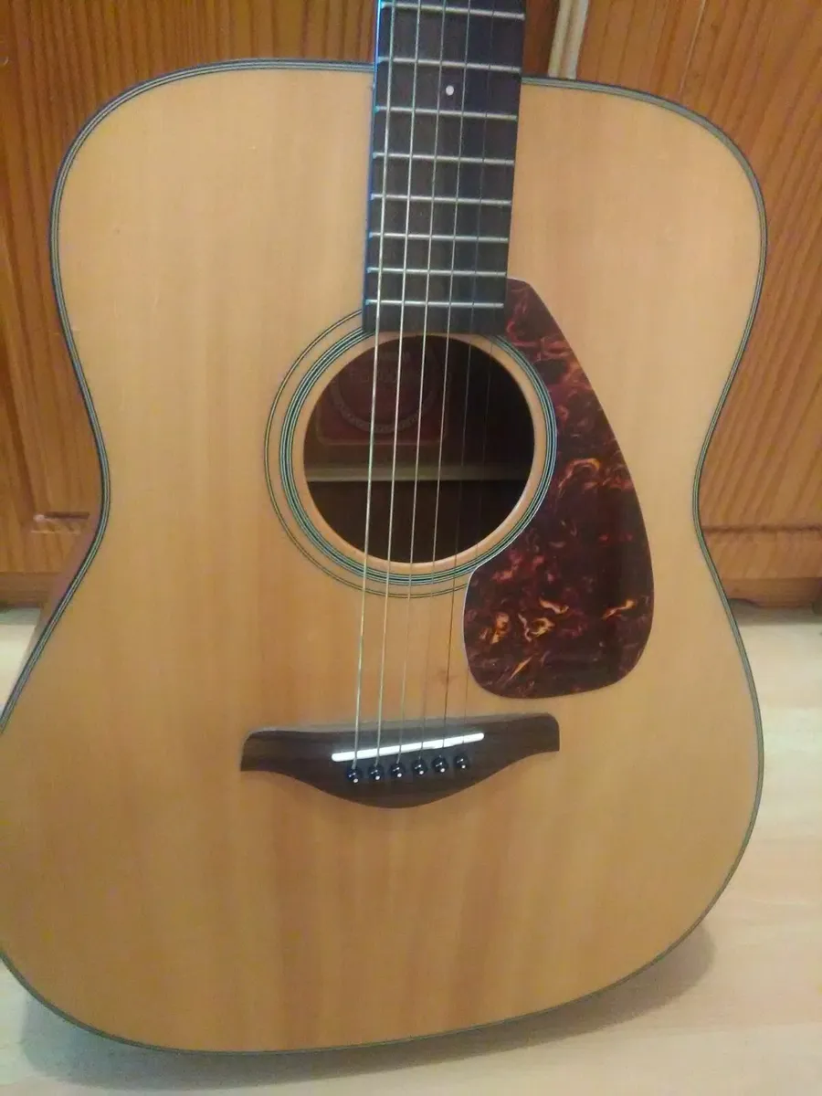 Acoustic guitar - Image 2