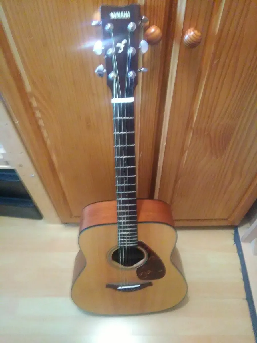 Acoustic guitar - Image 3