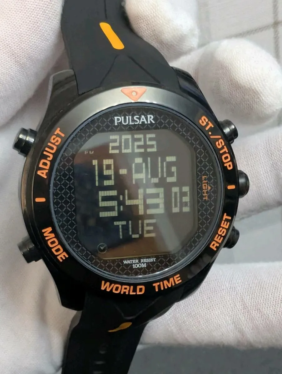 Pulsar w861-x010 rugged world time watch - Image 2