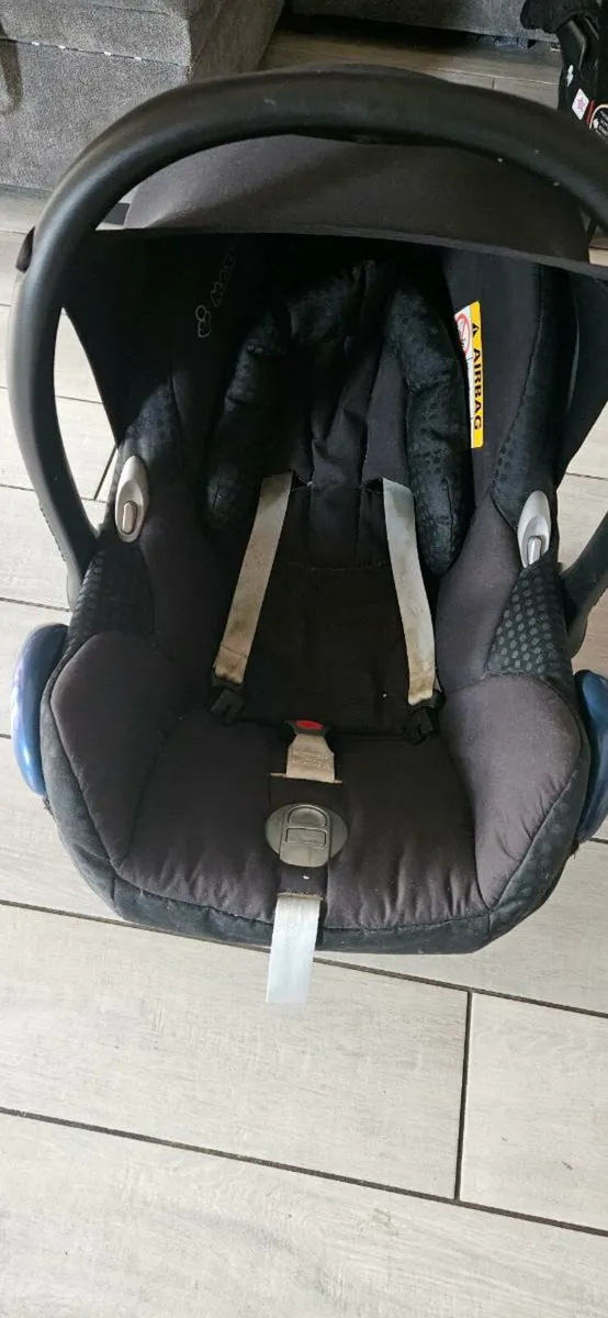 Maxi Cosi baby car seat - Image 3