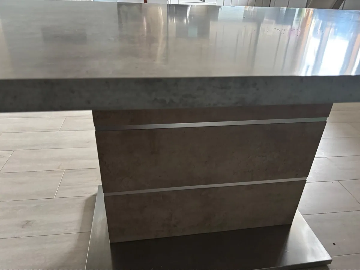 Kitchen Table - Image 4