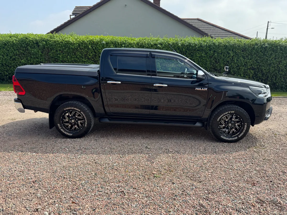 221 Toyota Hilux 2.4 Diesel - Image 3