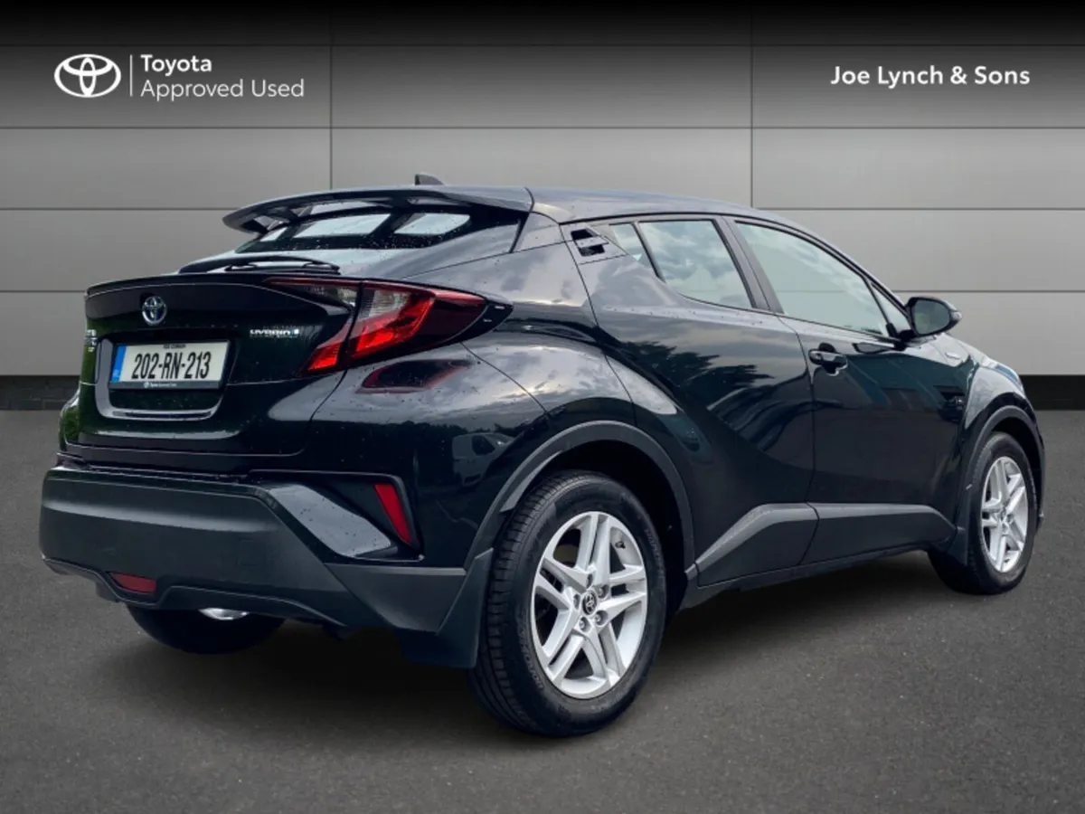 Toyota C-HR 1.8 HYBRID LUNA 4DR AUTO - Image 2