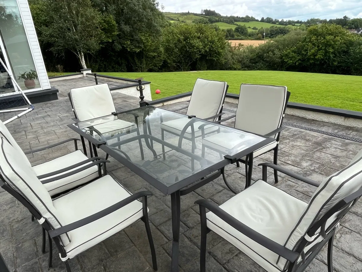 Patio table and 6 chairs - Image 2