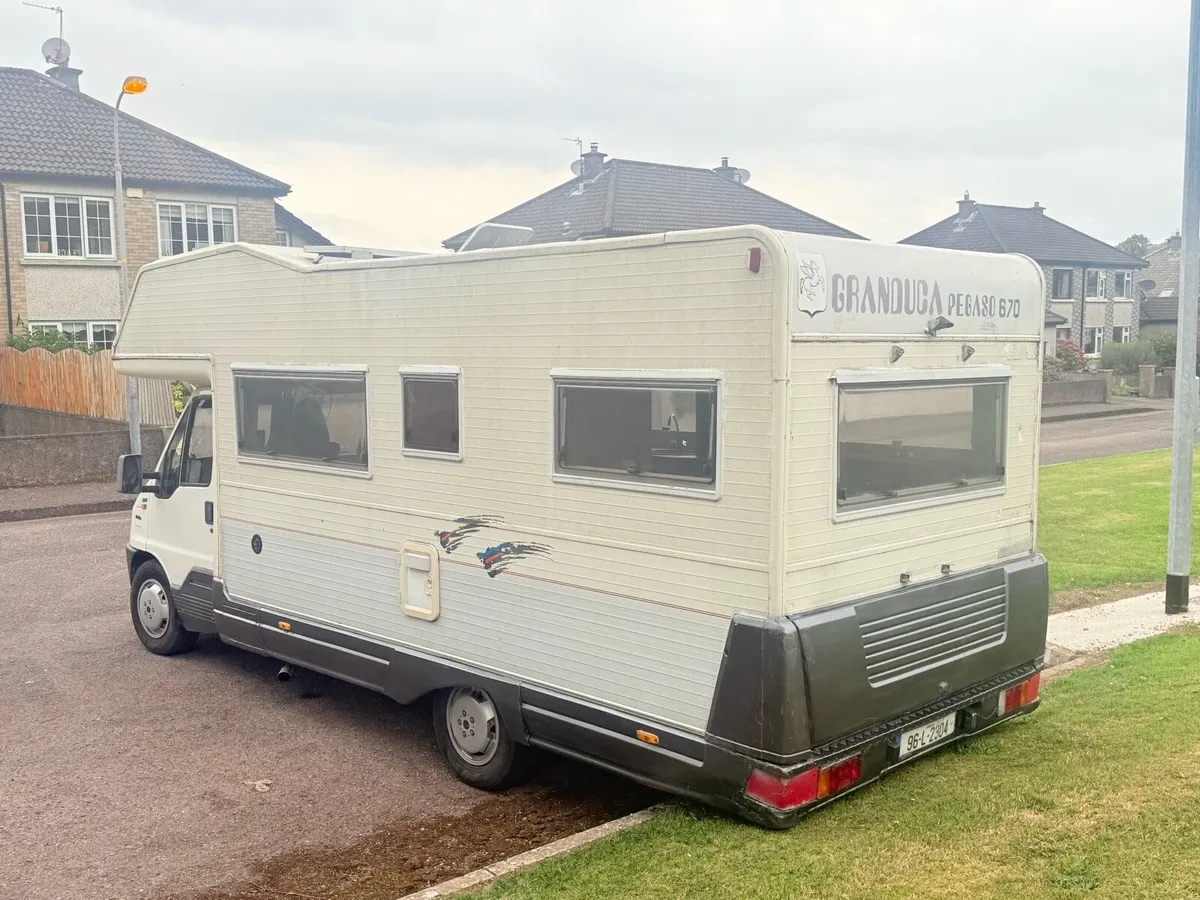 1996 fait Ducato 6-berth u shaped lounge area - Image 3