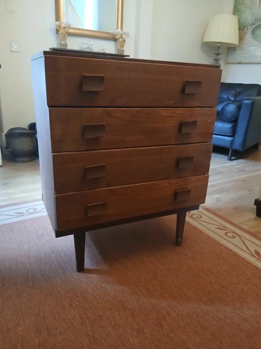 Mid century chest of drawers solid and sturdy need - Image 3