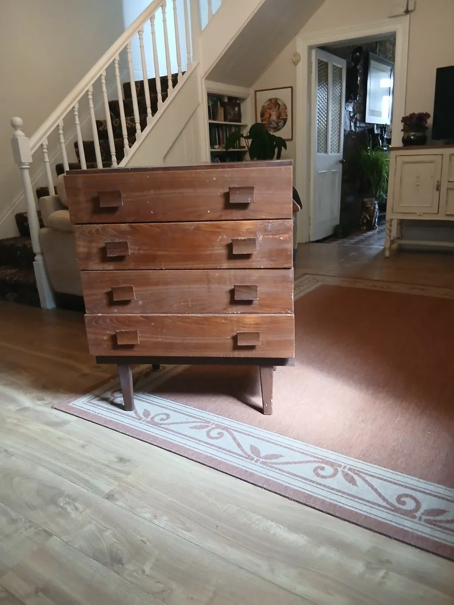 Mid century chest of drawers solid and sturdy need - Image 4