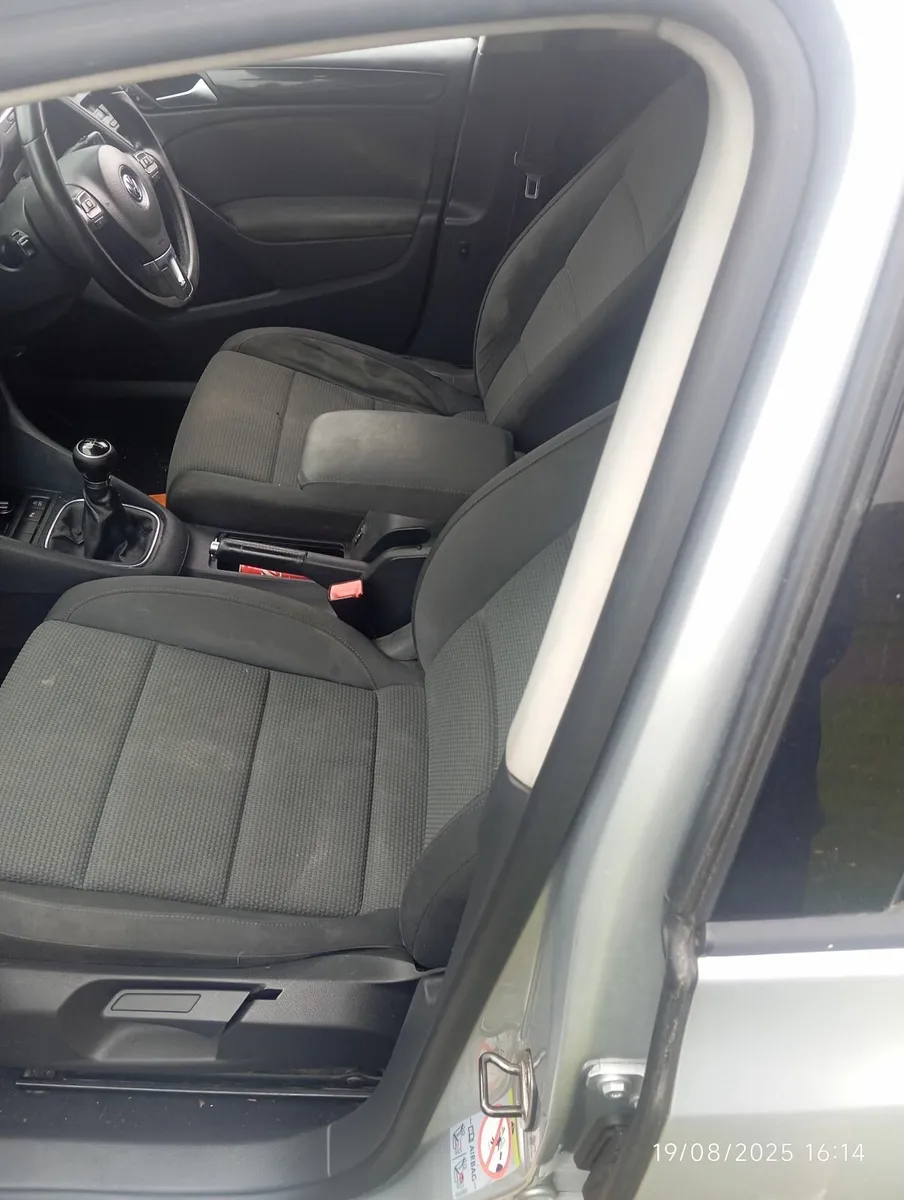 Volkswagen Golf 2011 - Image 2