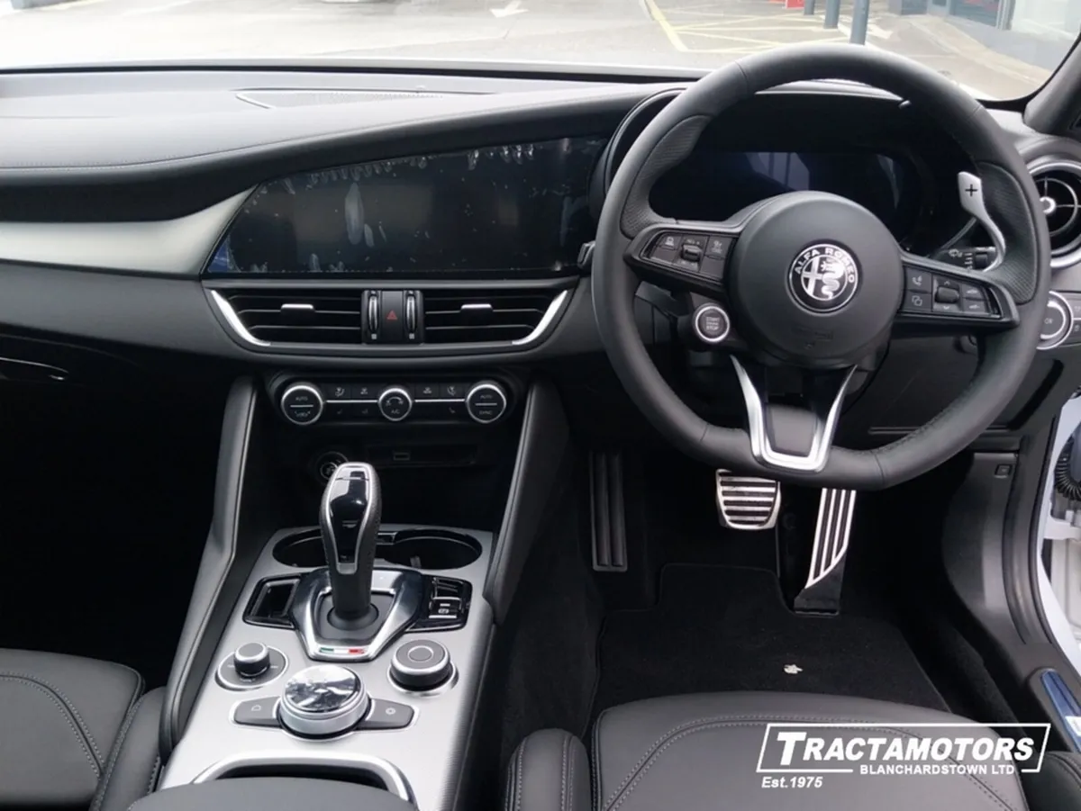 Alfa Romeo Giulia VELOCE PETROL 2.0 280BHP - Image 2