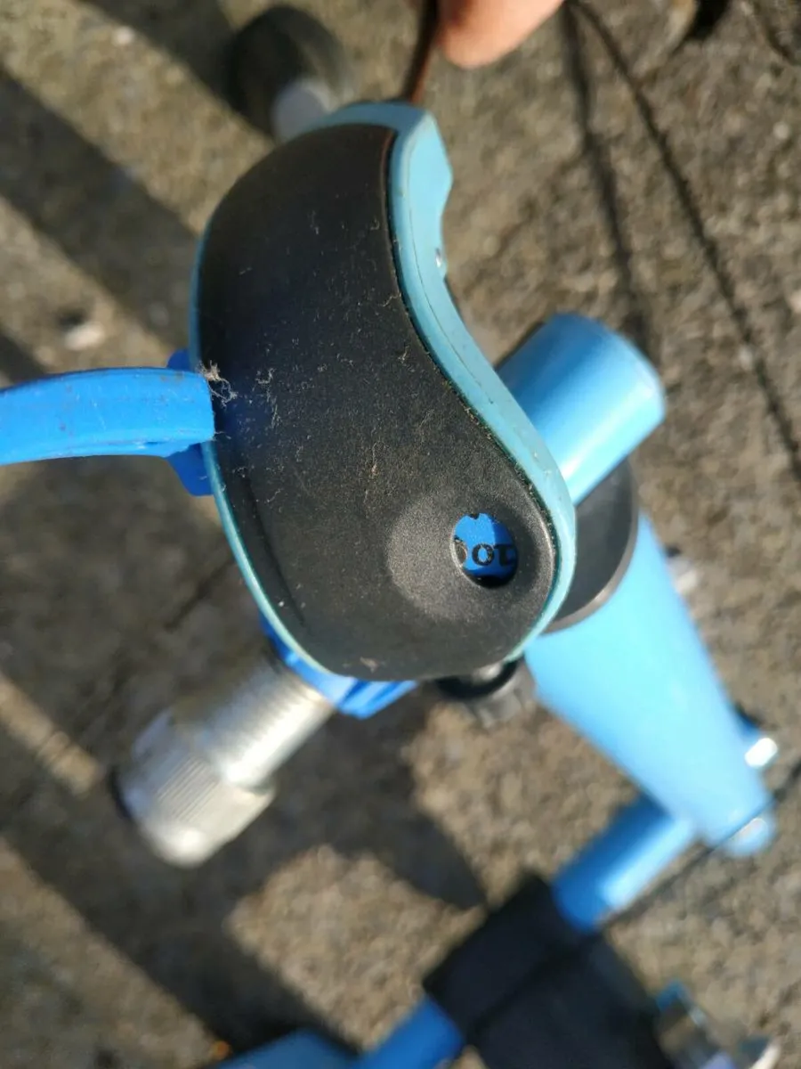 TAXC bluematic indoor bicycle trainer. - Image 2