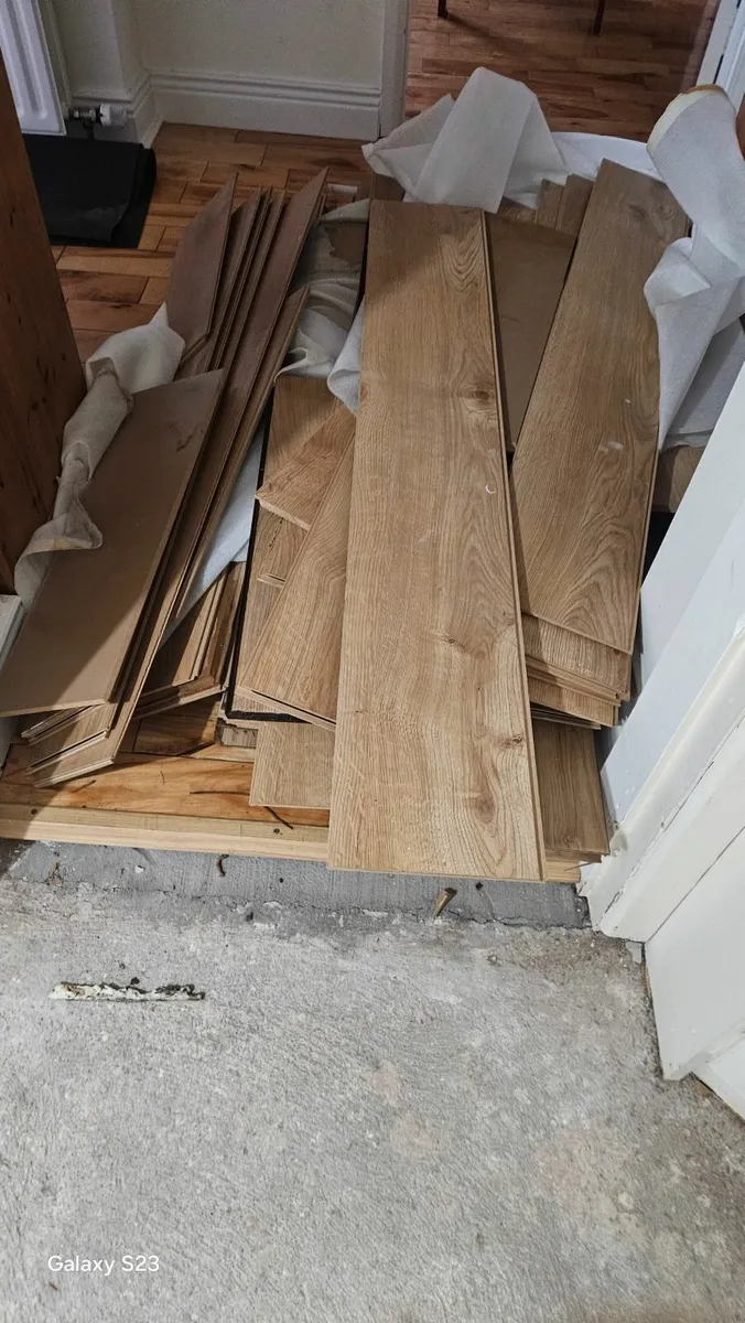 Wide Oak laminate free - Image 1