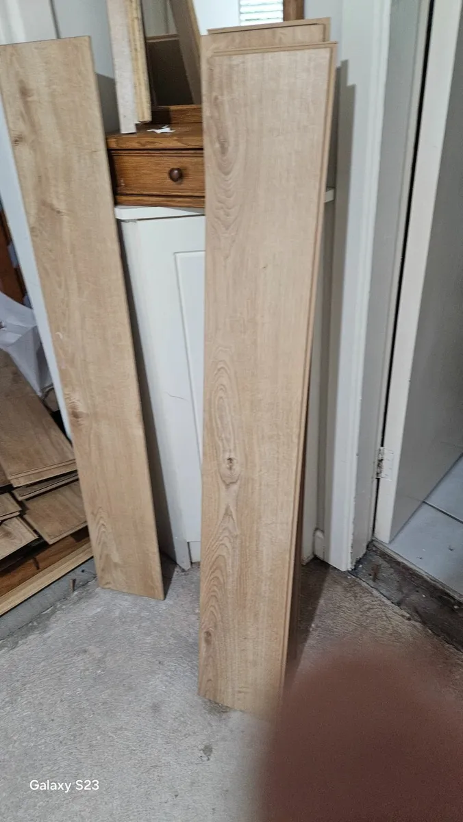 Wide Oak laminate free - Image 2