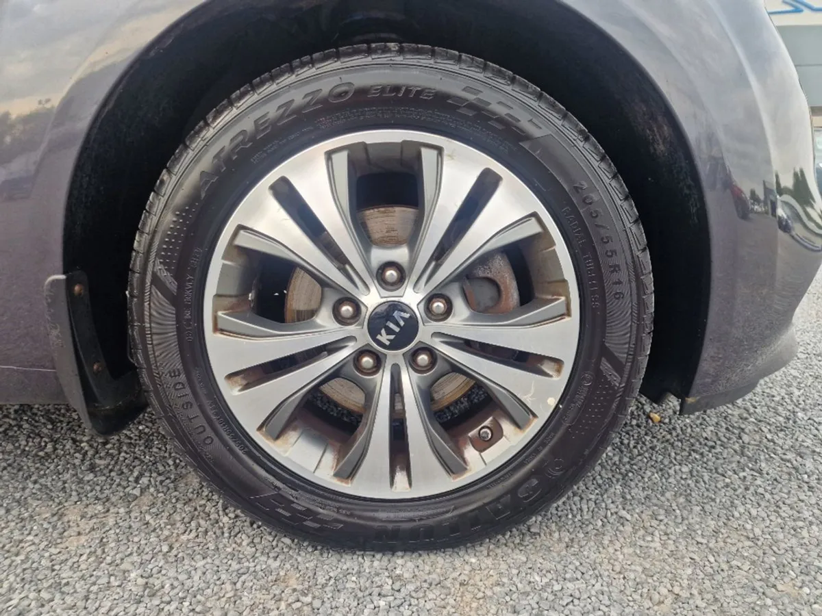 Kia Venga 1.4 Elite Diesel 5DR - Image 4