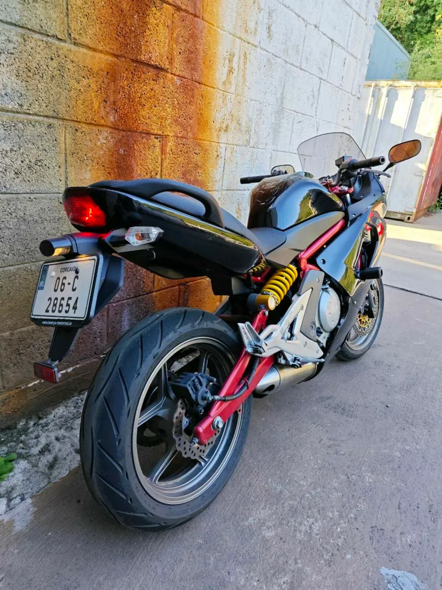 Kawasaki ER-6F (very low mileage) - Image 3