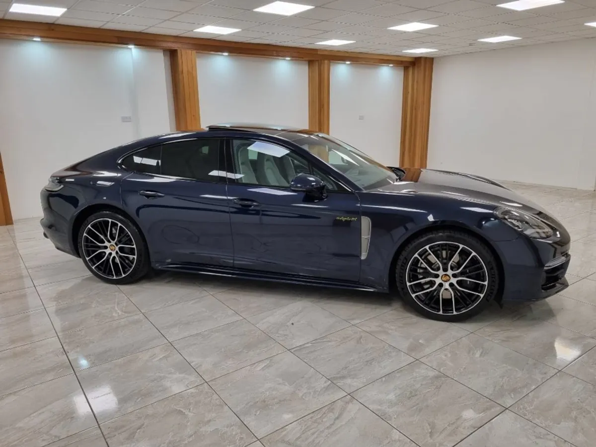 Porsche Panamera Stunning Colour Combo - Image 4
