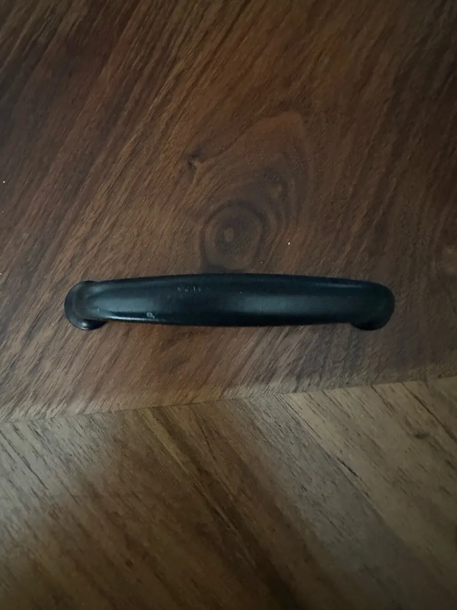 Cabinet handle - Image 1