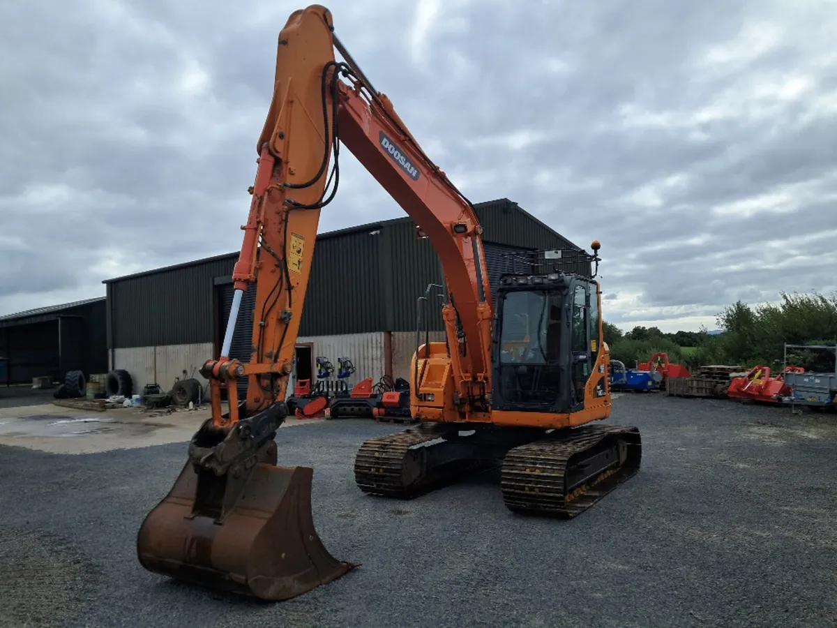 2014 Doosan 140LCR - Image 2