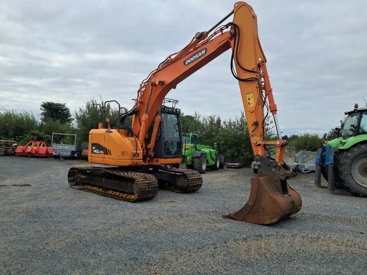 2014 Doosan 140LCR - Image 3