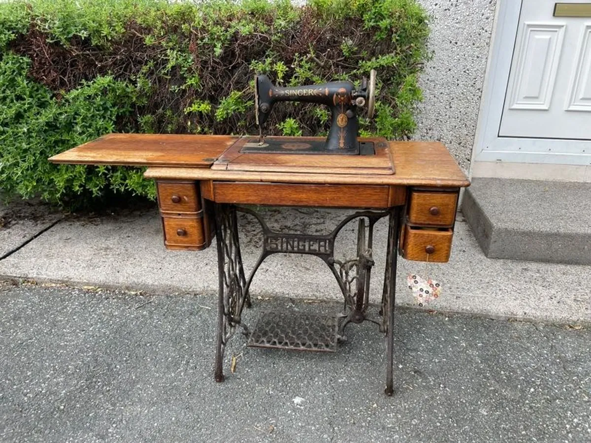 singer sewing machine - Image 1