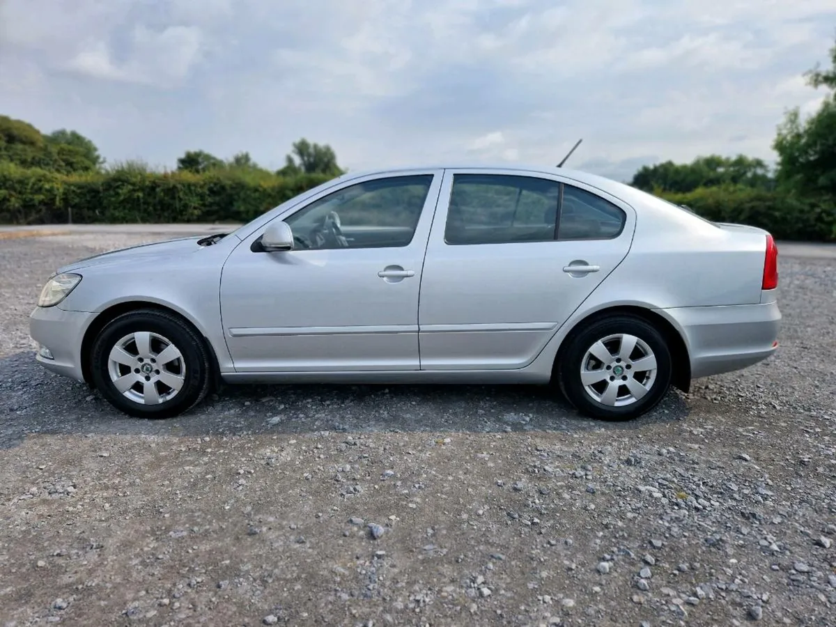 2012 Skoda octavia 1.6tdi Highline ** - Image 2