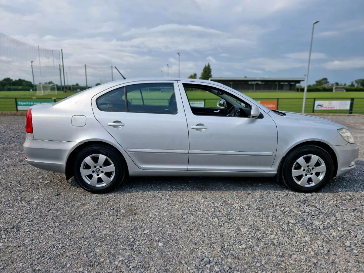 2012 Skoda octavia 1.6tdi Highline ** - Image 4
