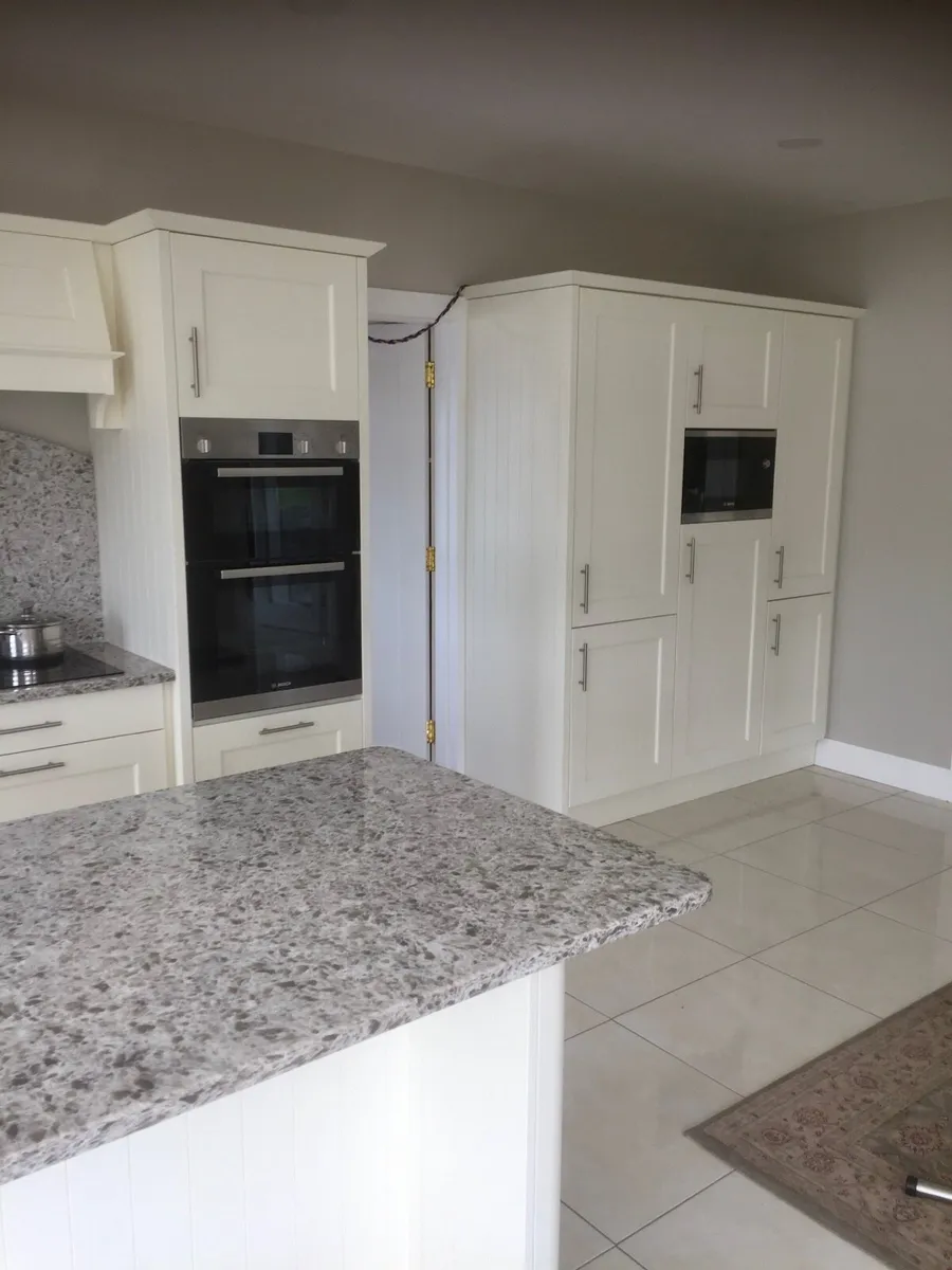 Ivory Kitchen & Quartz Worktop - Image 2