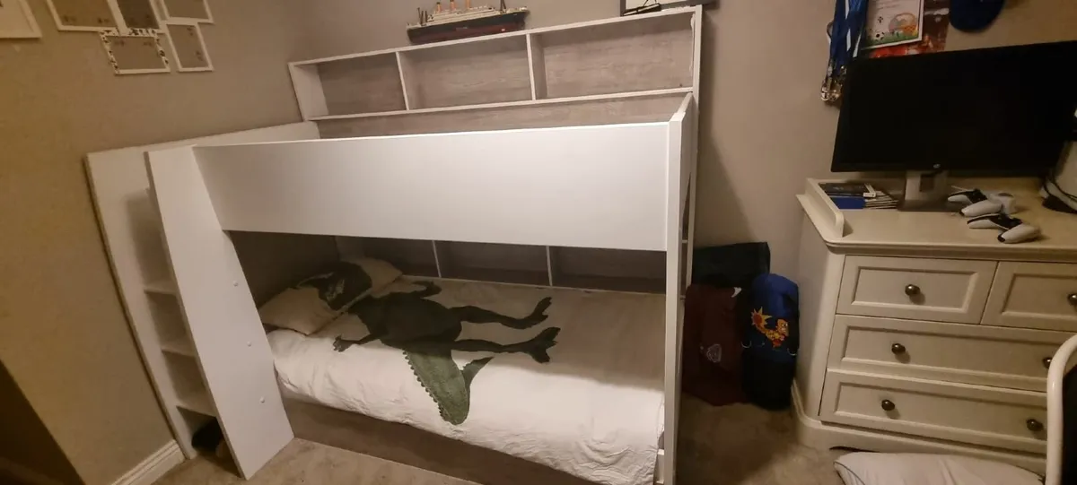 Kids bunk beds with 2 mattresses - Image 2