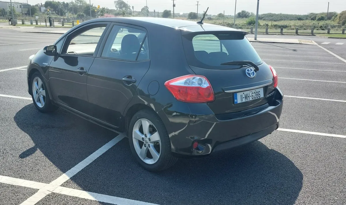 Toyota Auris 2011 - Image 1