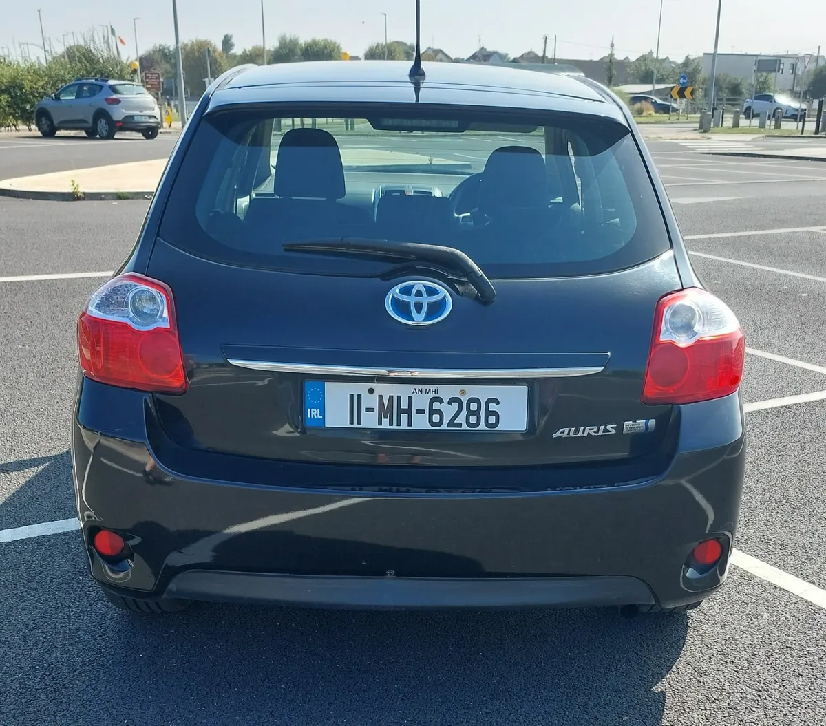Toyota Auris 2011 - Image 2