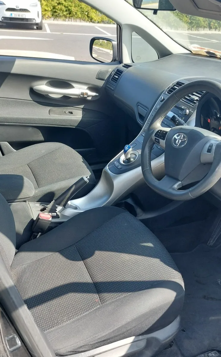 Toyota Auris 2011 - Image 4