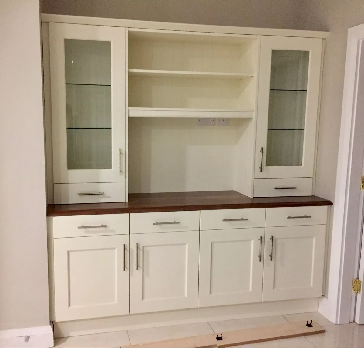 Ivory Kitchen & Quartz Worktop - Image 3