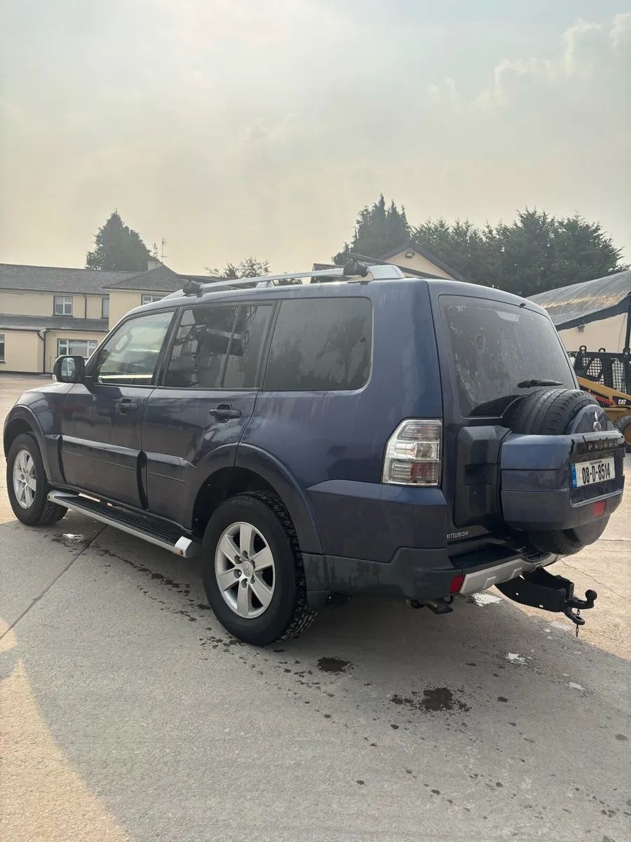 Mitsubishi Pajero 3.2 New Doe - Image 2