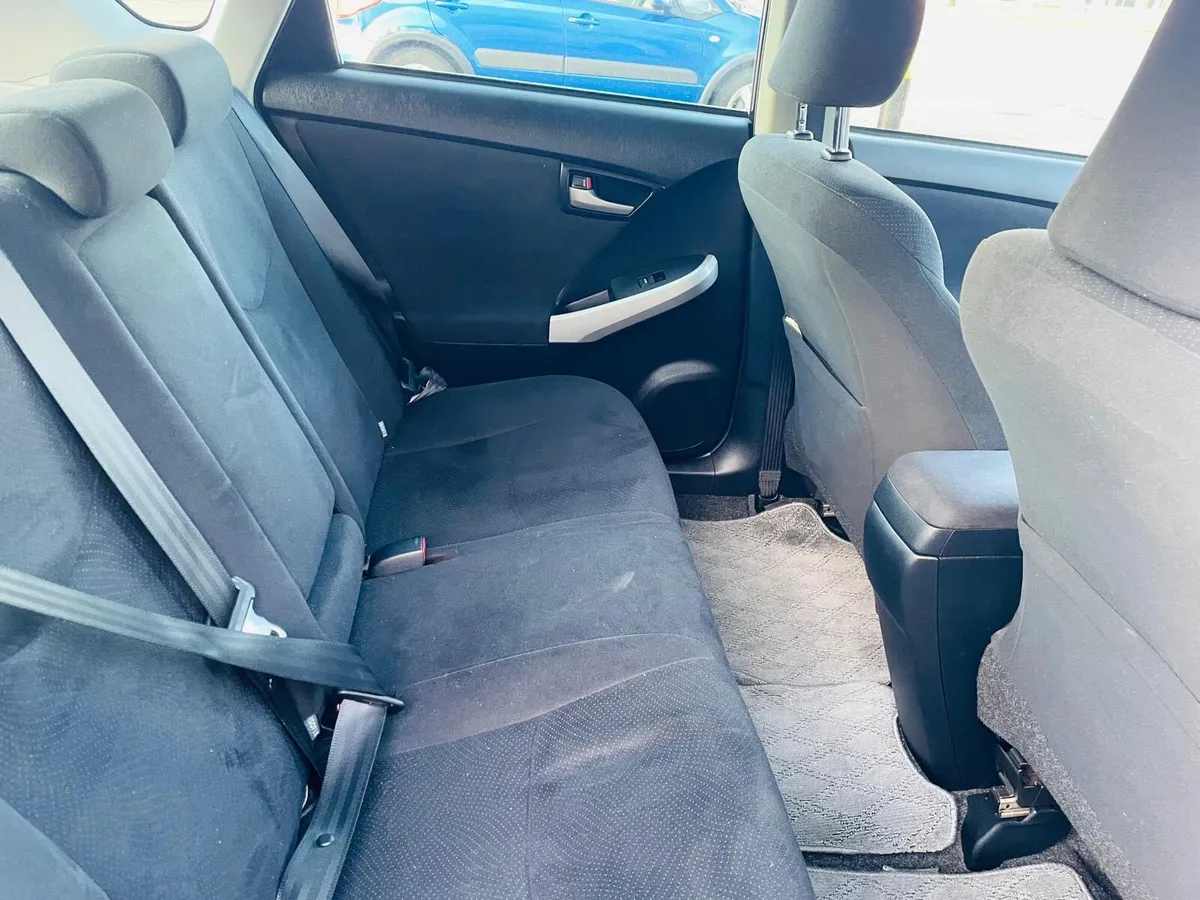 Toyota Prius 2013 - Image 4