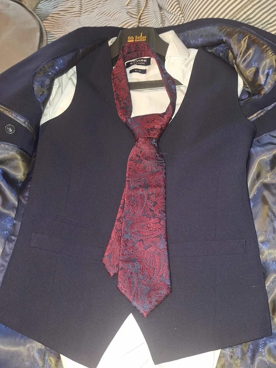 Debs suit - Image 2
