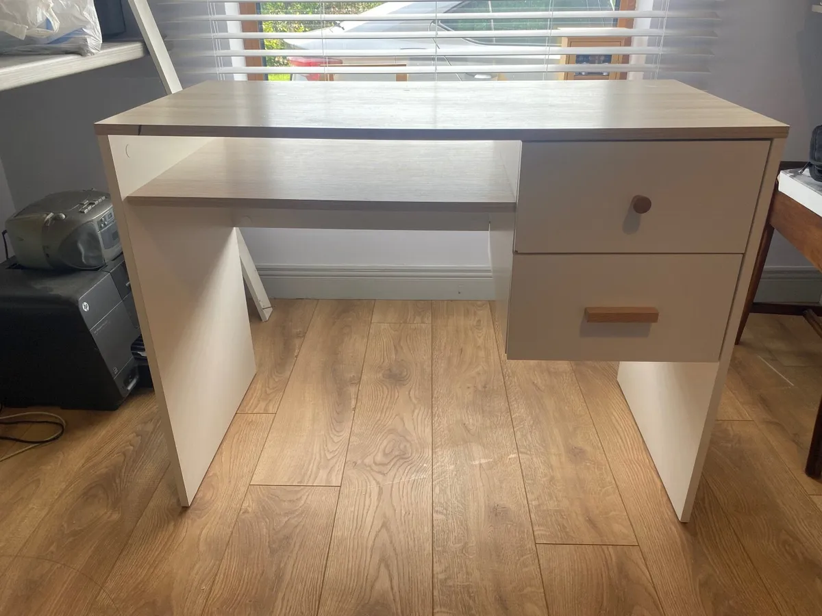 Children’s Desk/Dressing table - Image 1