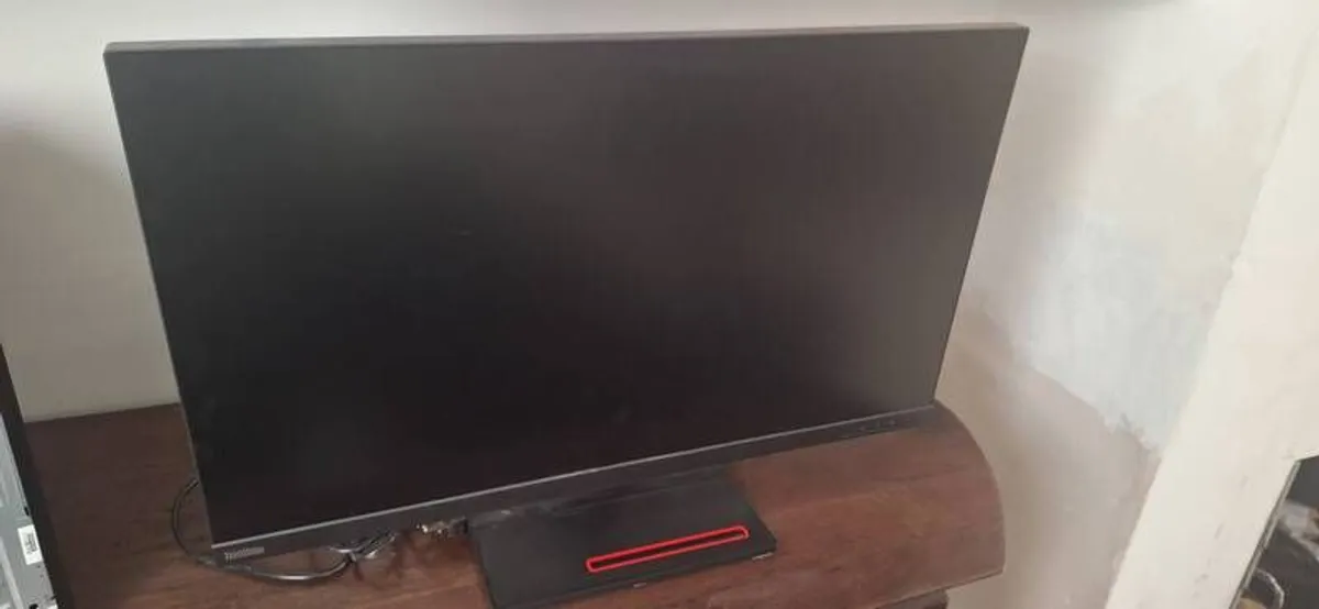 Powerful desktop computer with high-quality monitor - Image 1