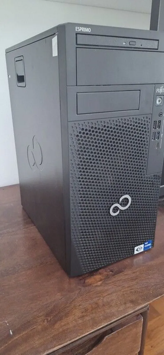 Powerful desktop computer with high-quality monitor - Image 3