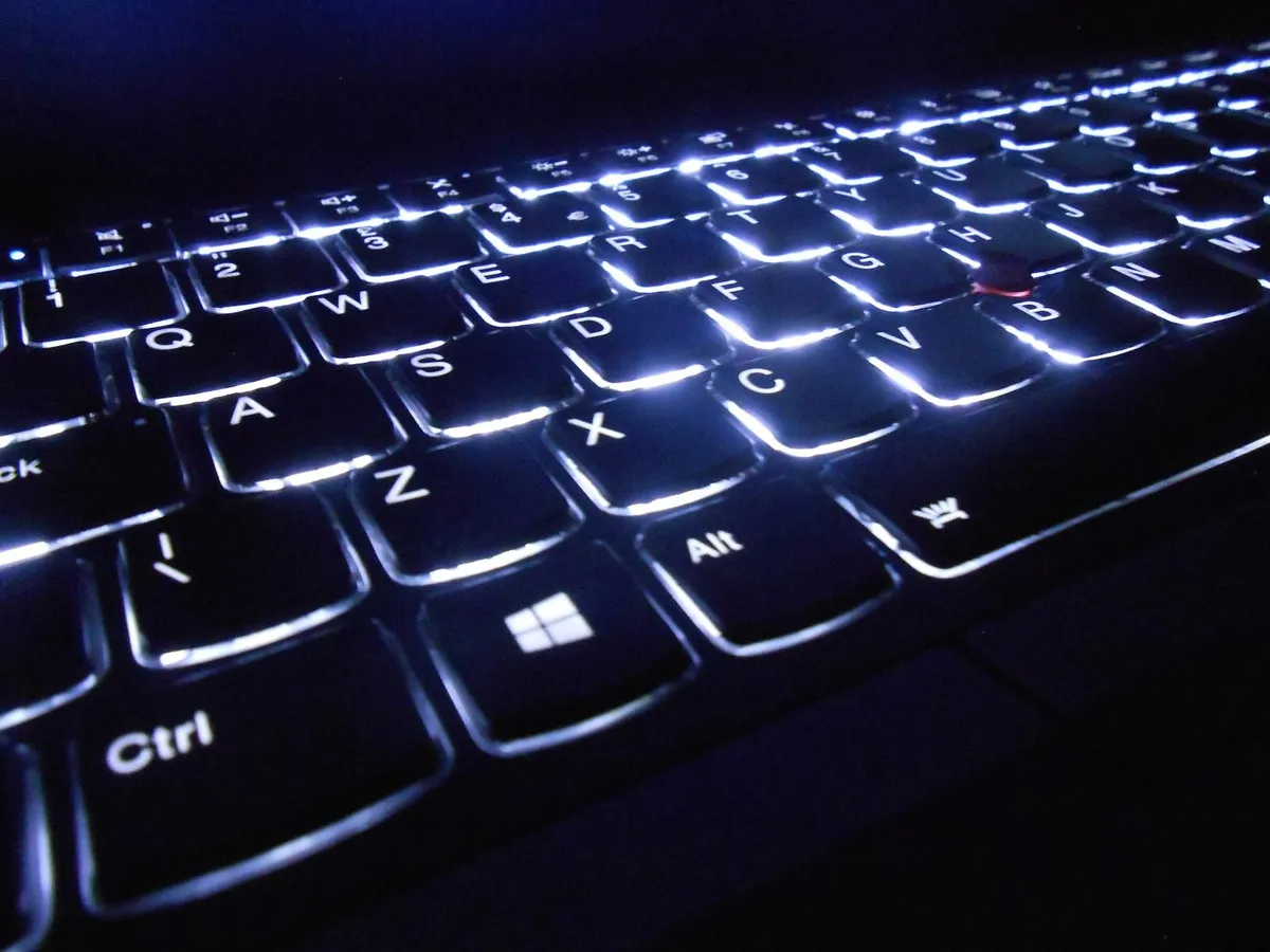 Lenovo ThinkPad T490 Slim Version Windows 11 - Image 4
