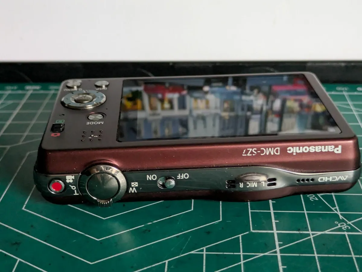Panasonic Lumix SZ7 14MP compact camera Leica lens - Image 3