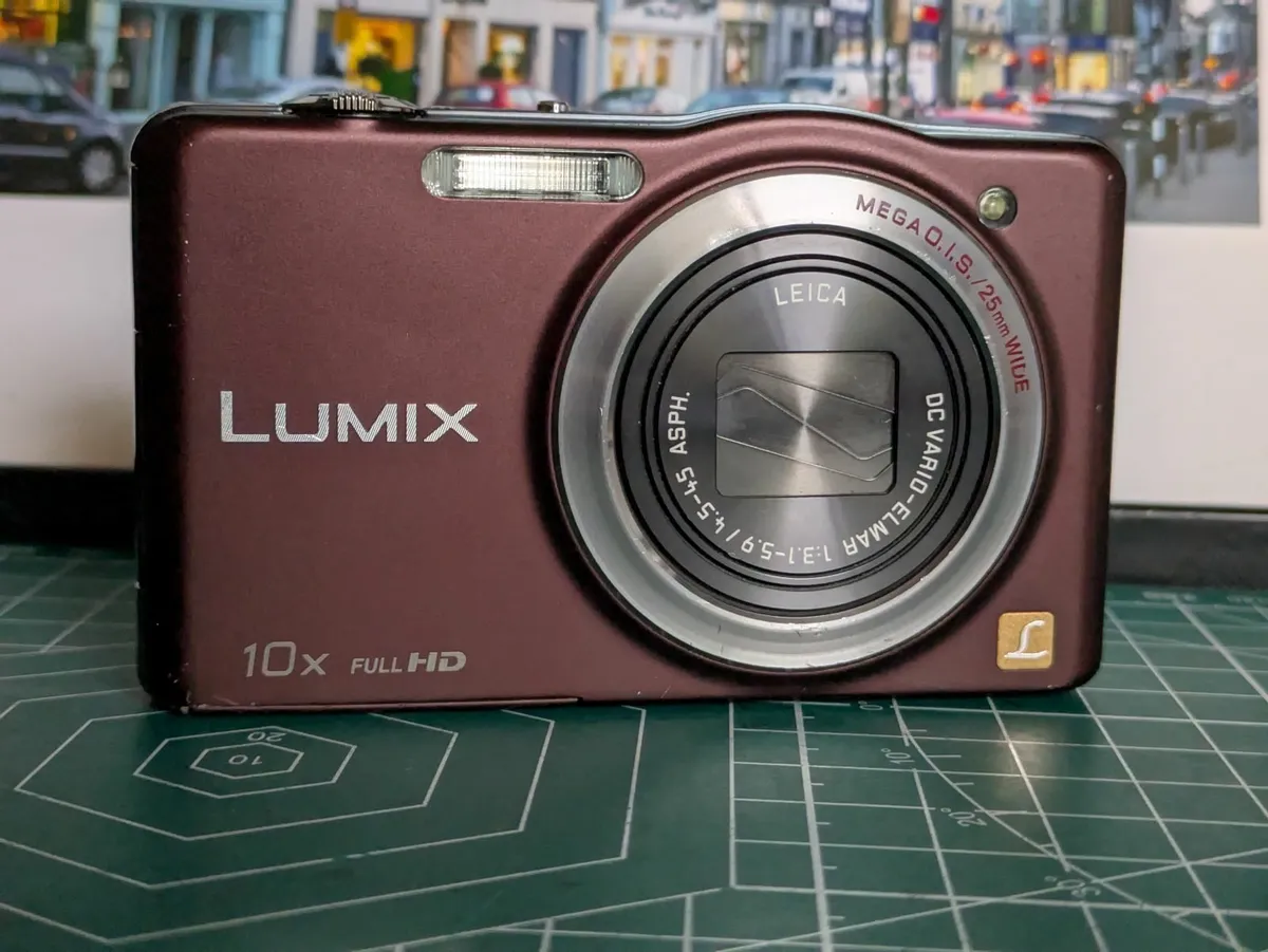 Panasonic Lumix SZ7 14MP compact camera Leica lens - Image 2